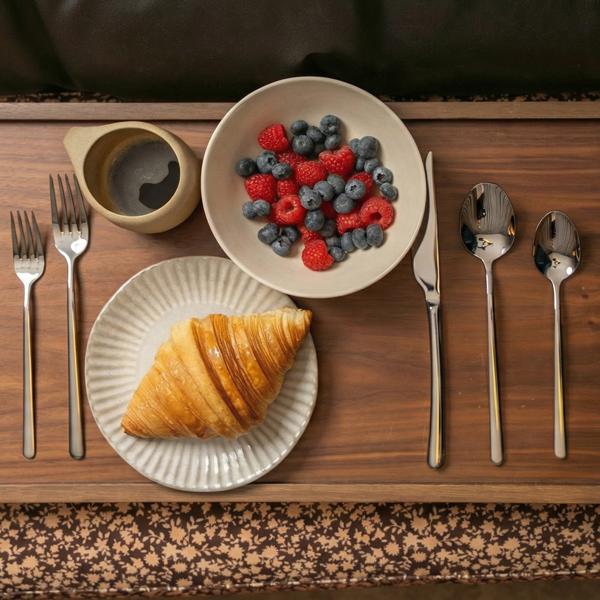Italic Emilia Mirror-Finish 20-Piece Flatware Set