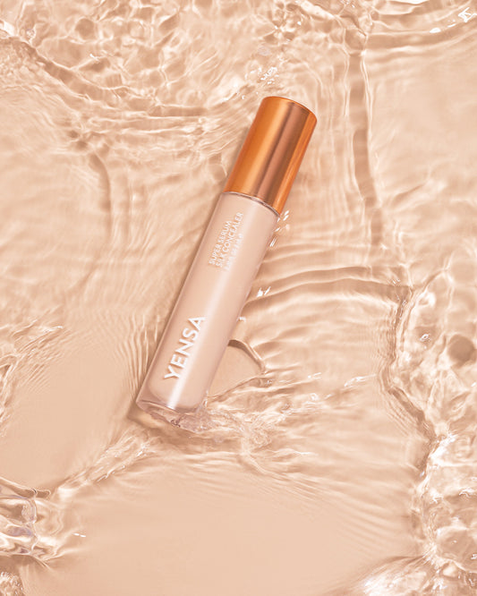 Super Serum Silk Concealer, lifestyle photo