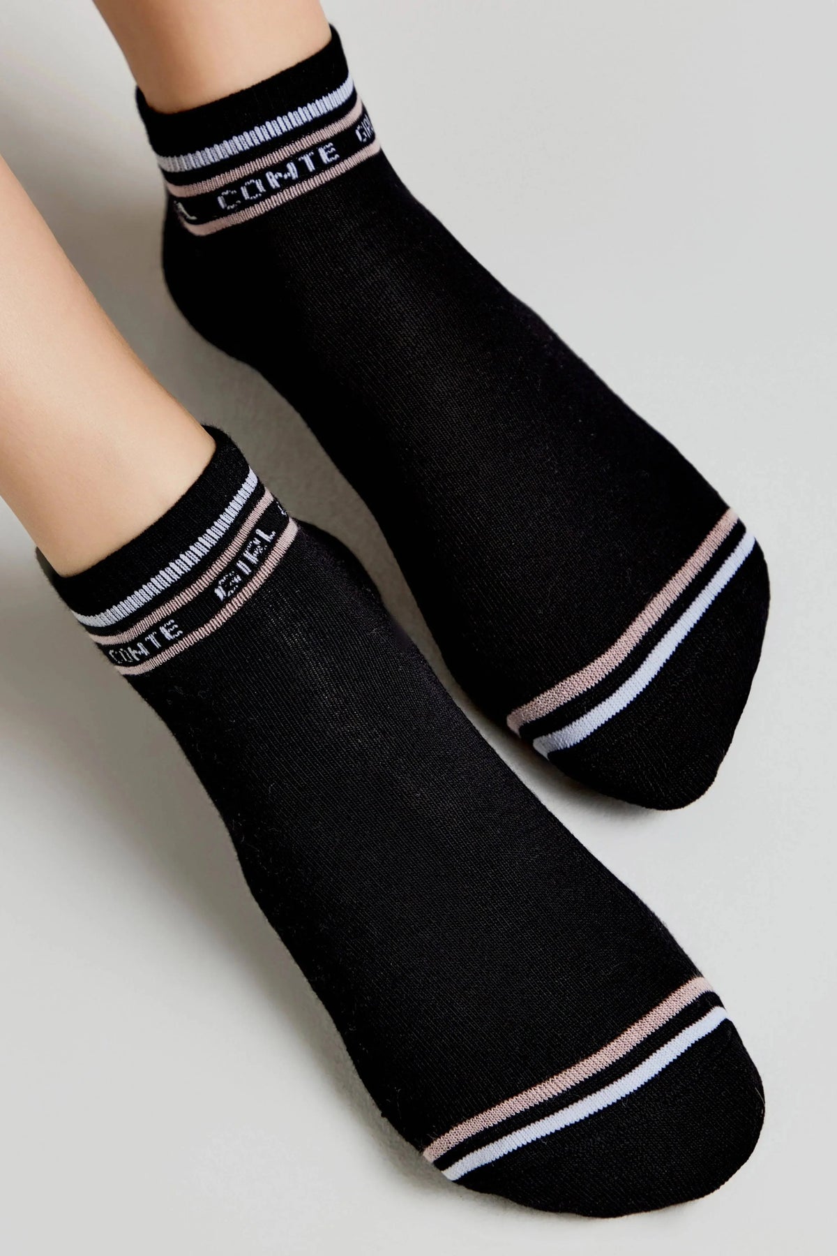 Conte Active 572 cotton ankle socks with terry foot, styled photo (3)