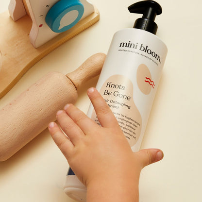 mini bloom Knots Be Gone kids hair detangling conditioner, further view