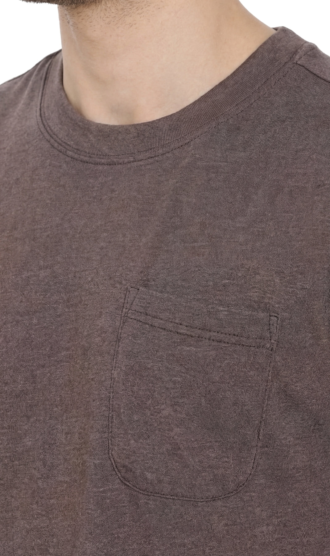 Turtle Bay men's heavyweight crew neck pocket t-shirt in Charcoal Heather, neckline detail