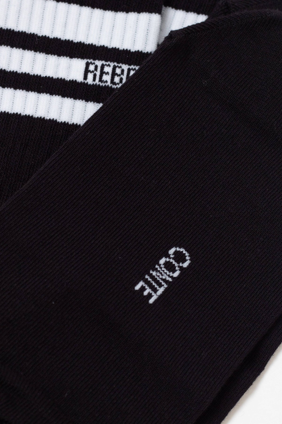 Conte Classic 009 cotton knee highs with ribbed stripes, styled photo (2)