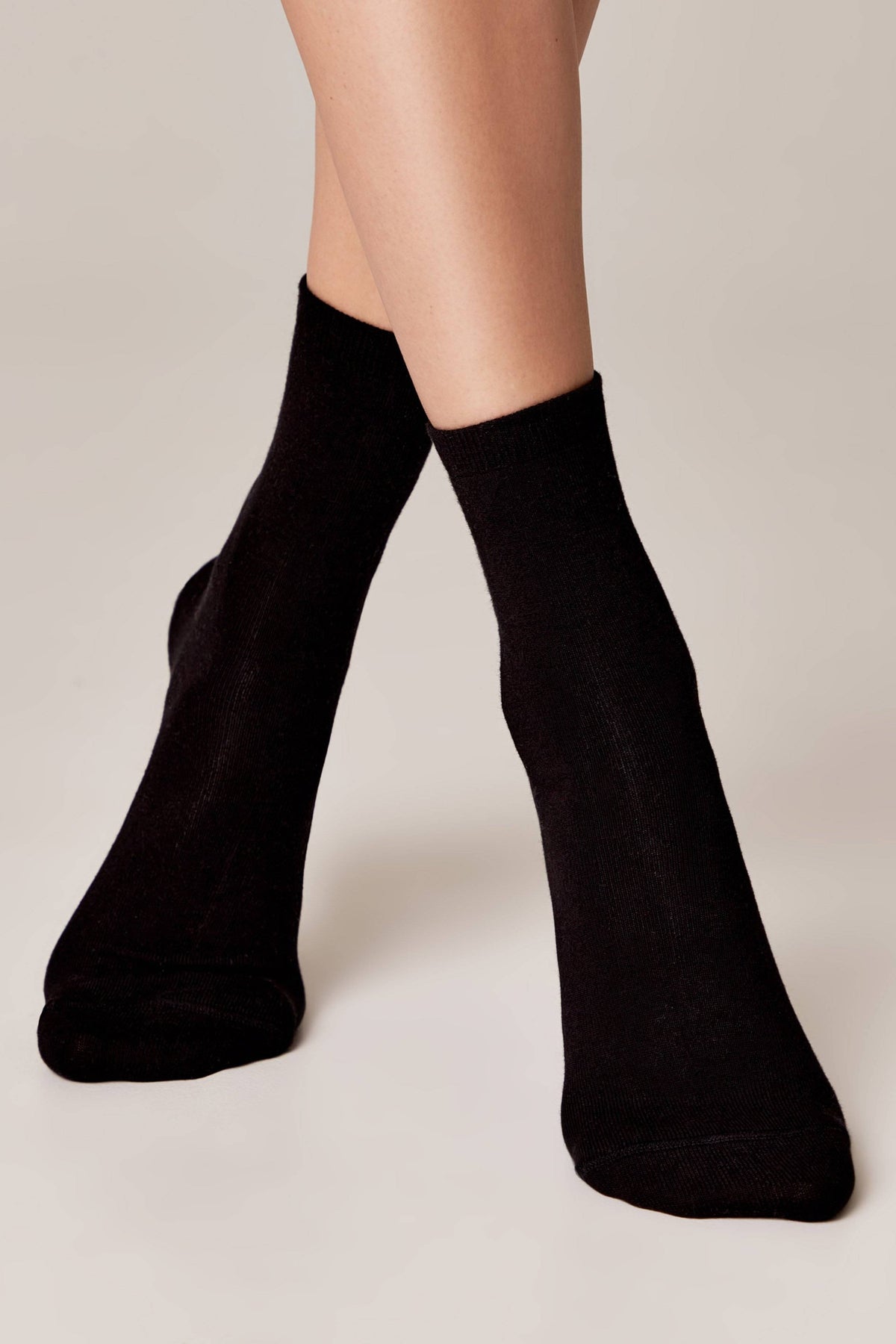 Conte Classic 427 cotton socks with shimmering heart pattern, additional detail (3)