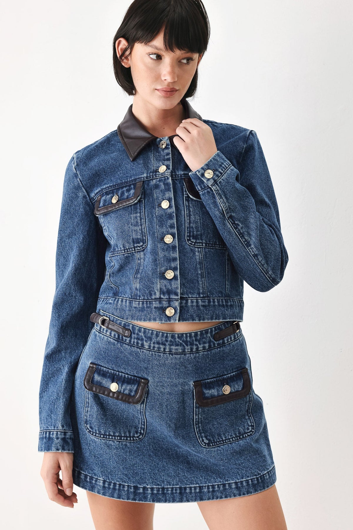 Flying Tomato Vintage Denim Rendezvous washed denim crop jacket in Denim/Brown with a faux leather collar.