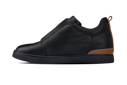 CALTO J1931 leather snoafer in black with black sole, additional detail