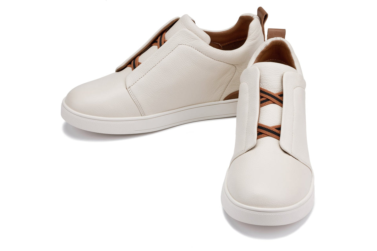 CALTO J1933 leather snoafer in off-white, product photo, alternate angle