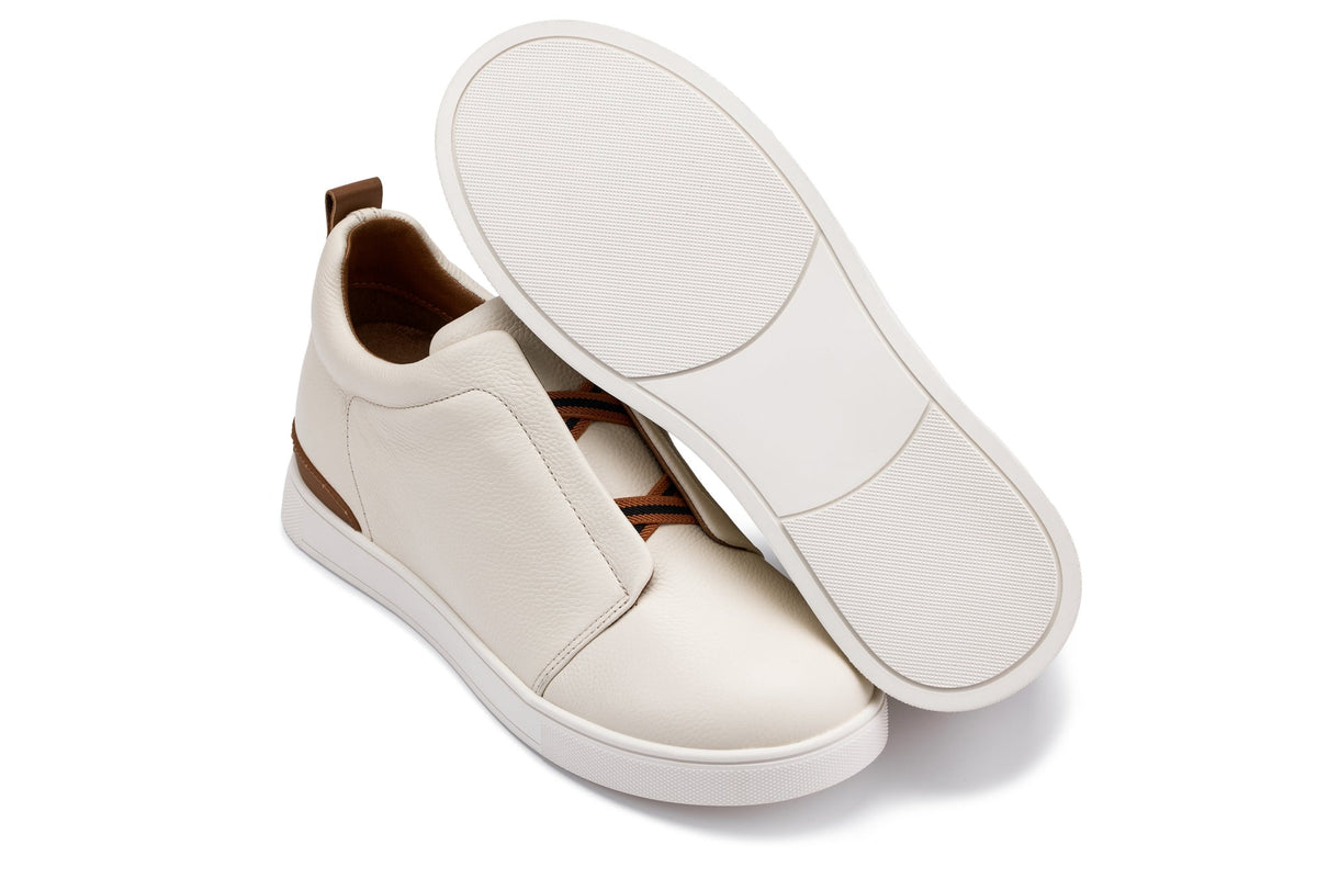CALTO J1933 leather snoafer in off-white, additional detail, close view