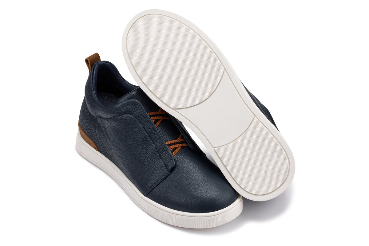 CALTO J1934 leather snoafer in navy, additional detail, close view