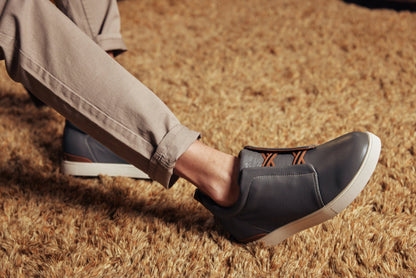 CALTO J1935 leather snoafer in grey, second product photo