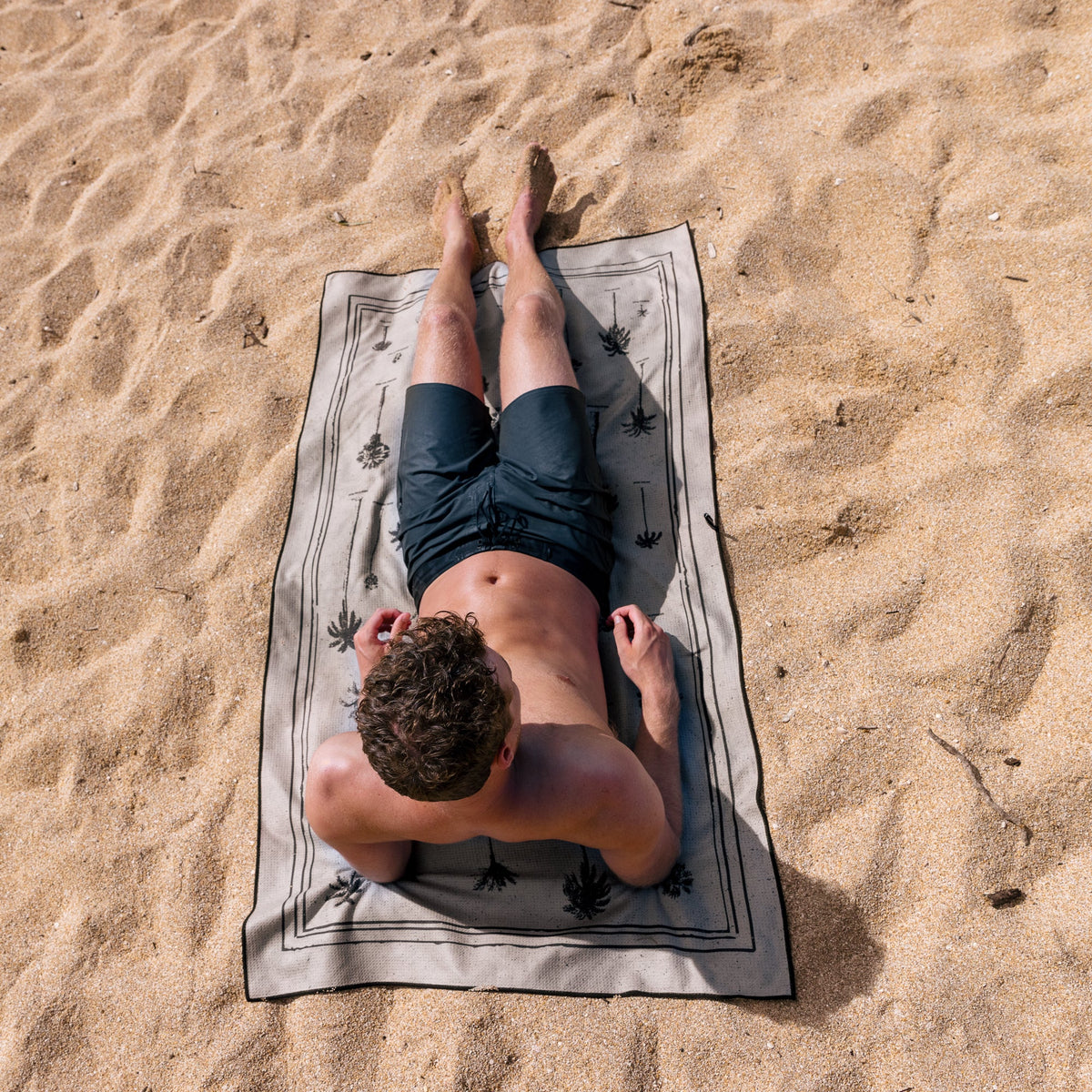 Laek Beach Towel in the palm print, additional detail (3)