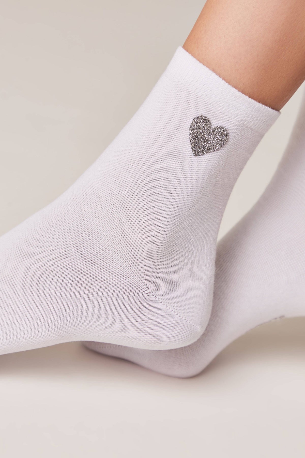 Conte Classic 427 cotton socks with shimmering heart pattern, styled photo
