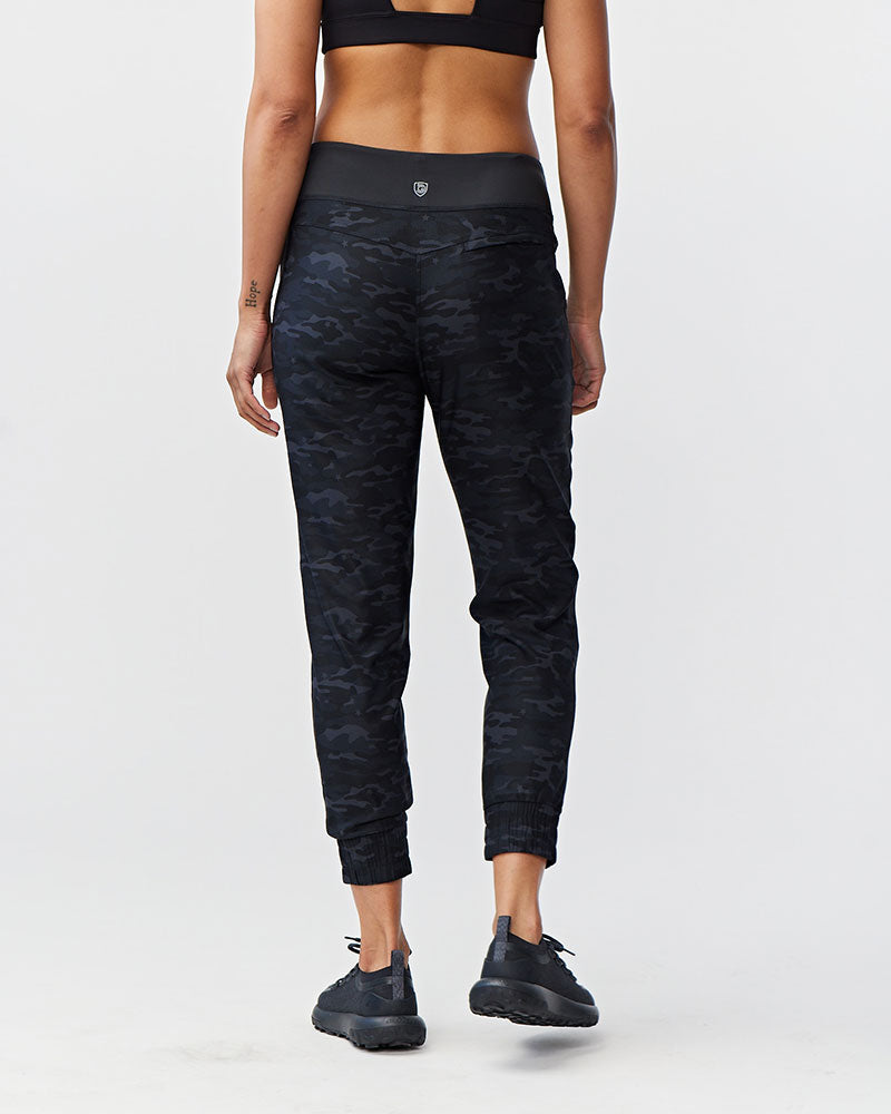 Excel Jogger 7/8 Length 28" Pant in Black Camo, styled look