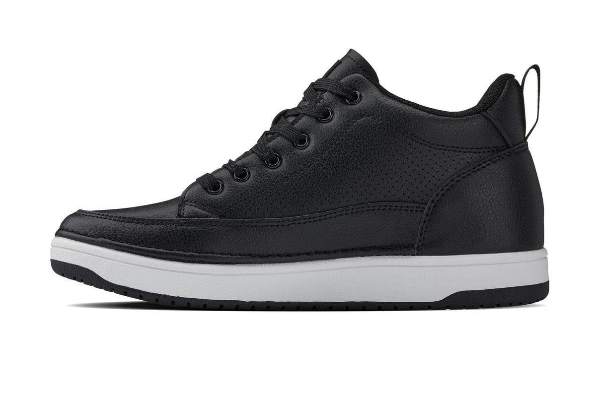 CALTO Q271 micro-perforated leatherette sneaker in black, additional detail