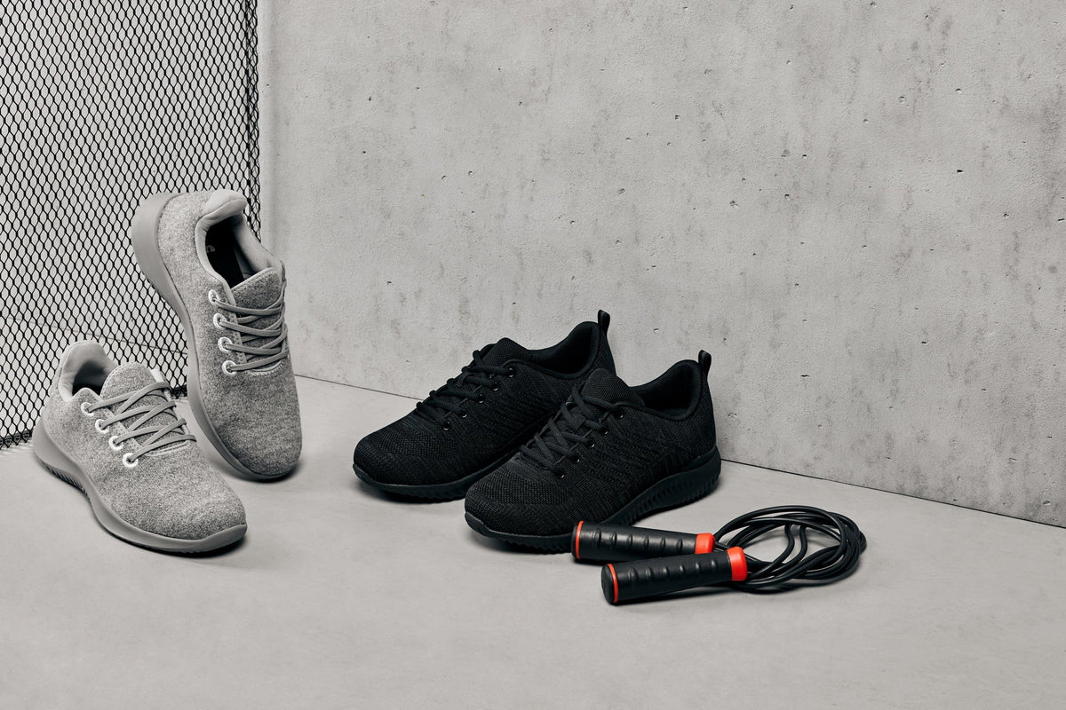 CALTO Q213 knit elevator trainer in black and charcoal grey, additional product photo