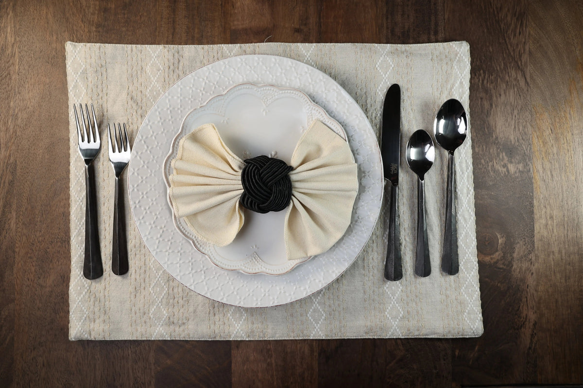 Ridge table knife and forks in 18/8 stainless steel with center-ridge handles