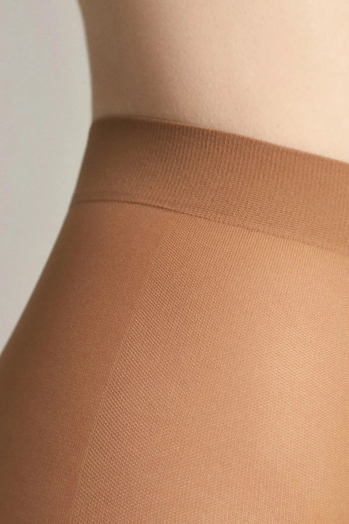 Conte Balance 15 Den Tights — Push-Up Effect, alternate view (3)