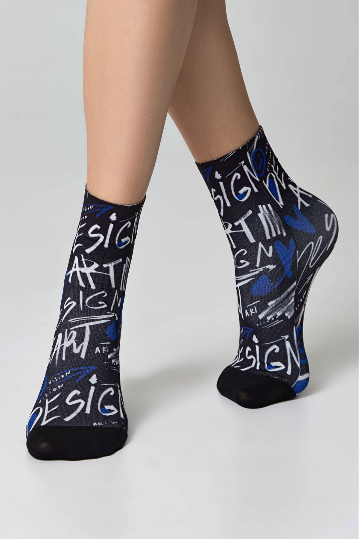 Conte Fantasy 910 dense socks with art designs, additional detail