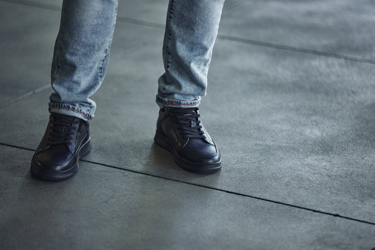 CALTO Y7111 black pebble grain leather sneaker, additional product photo