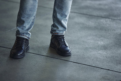CALTO Y7111 black pebble grain leather sneaker, additional product photo
