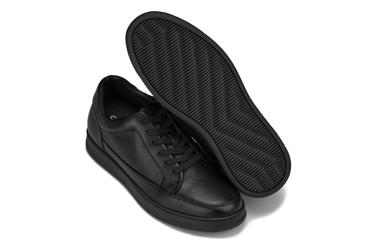 CALTO Y7111 black pebble grain leather sneaker, another detail view