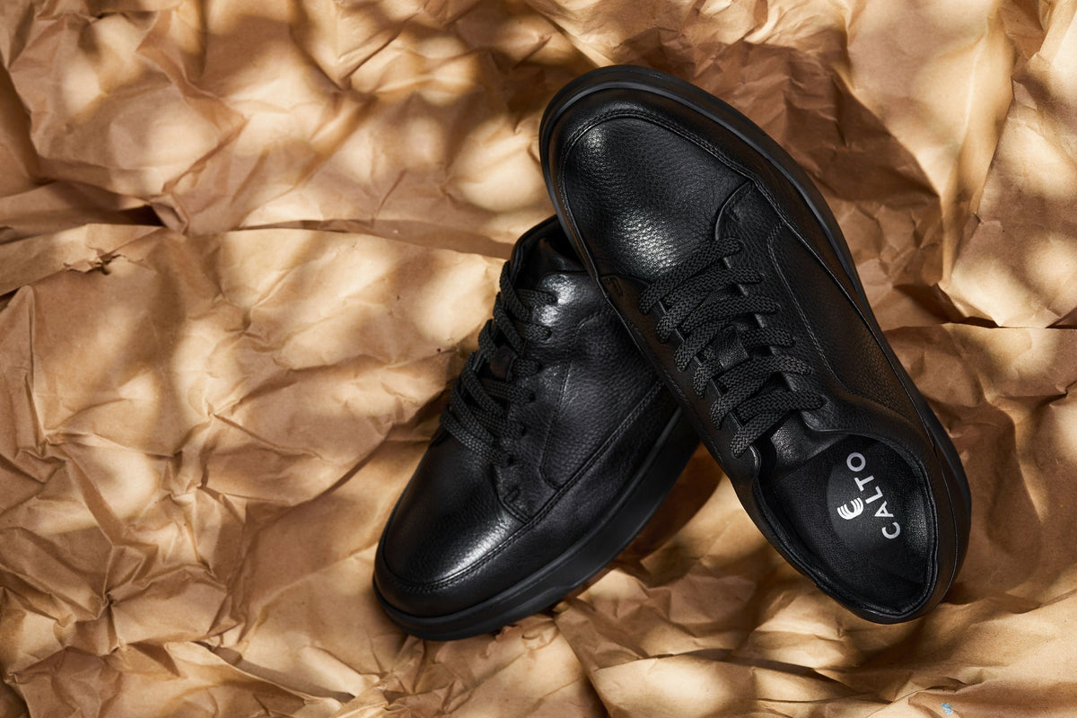 CALTO Y7111 black pebble grain leather sneaker, main product photo