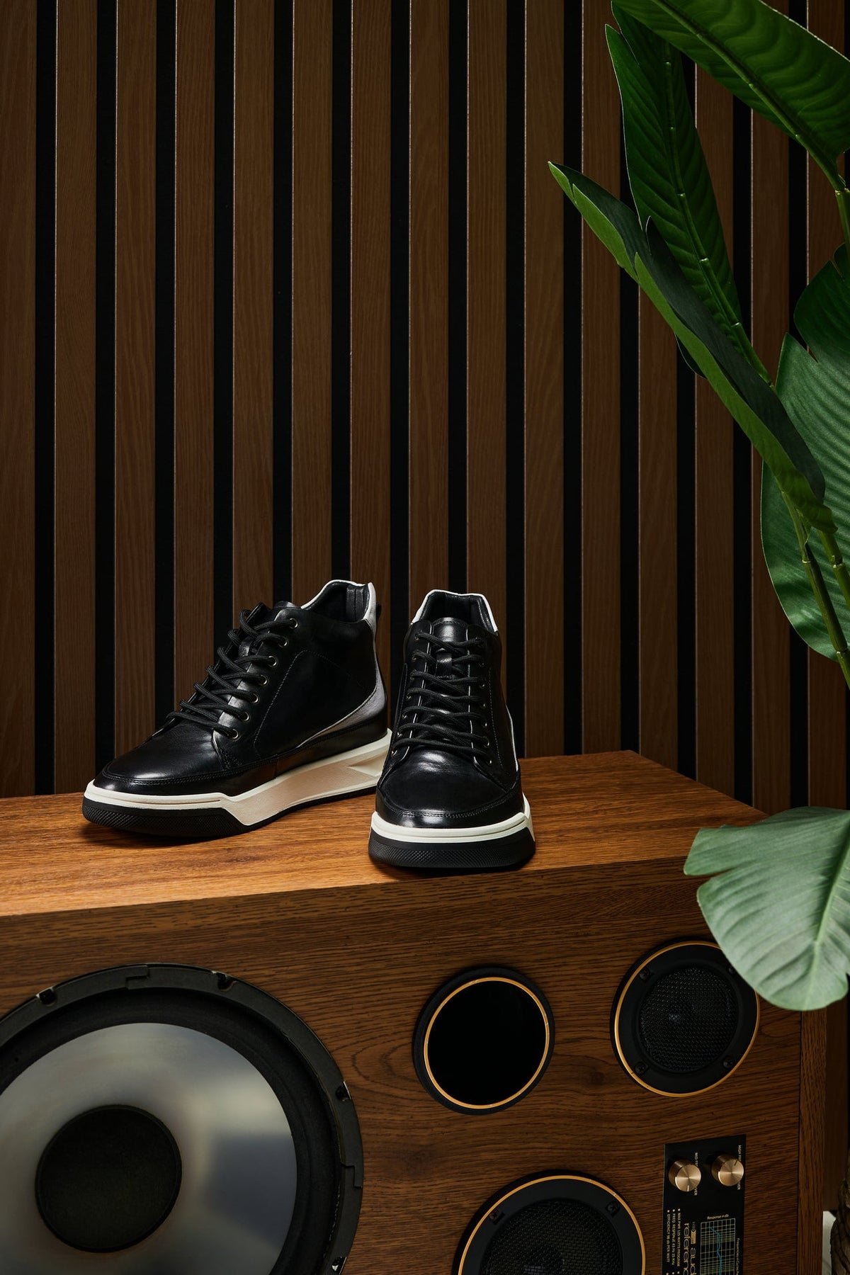 CALTO Y7150 leather elevator sneak-boot in black, main product photo