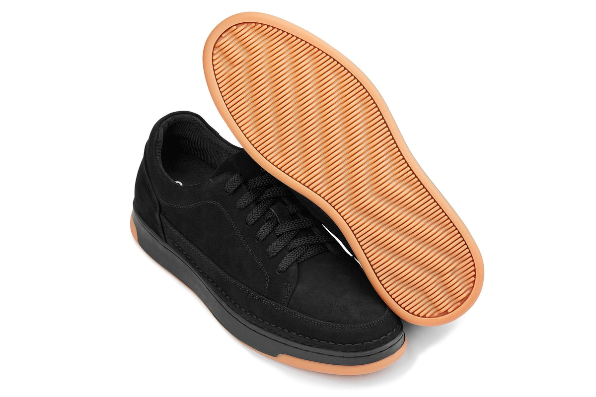 CALTO Y7933 noir suede sneaker with gum sole, another detail view
