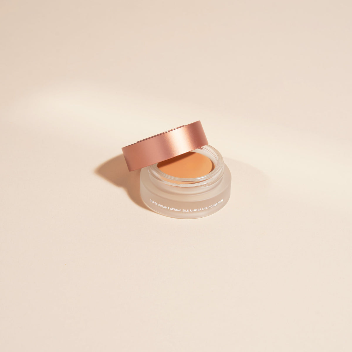 Super Bright Dark Circle Serum Peptide Corrector in Medium