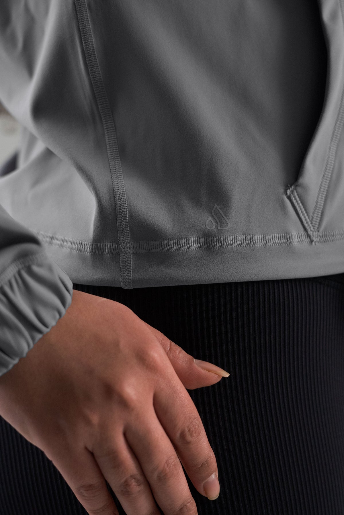 Alyth Gravity Breaking Free Pullover