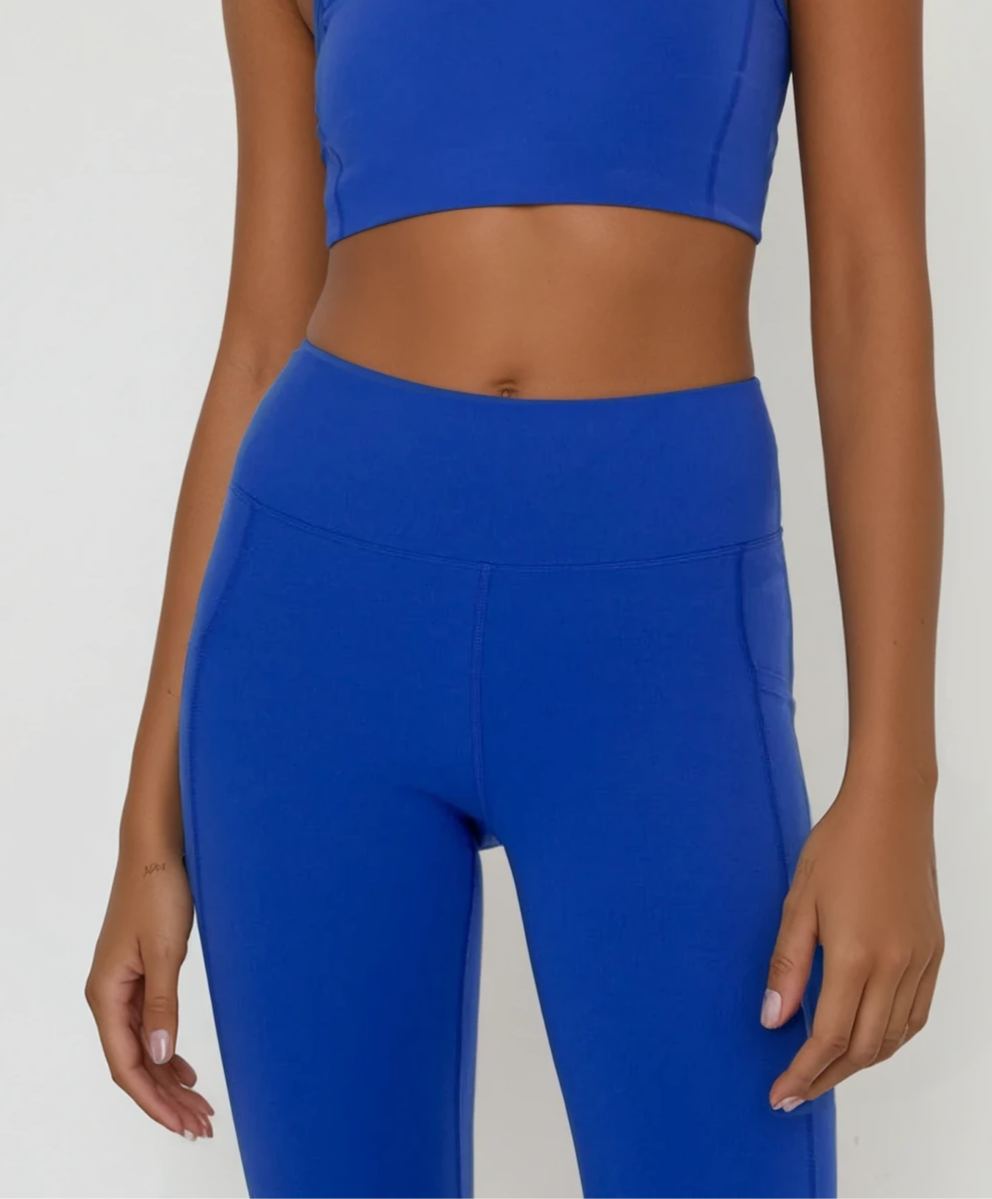 Power Flow Cropped Leggings with Pockets in Blue, studio photo (2)