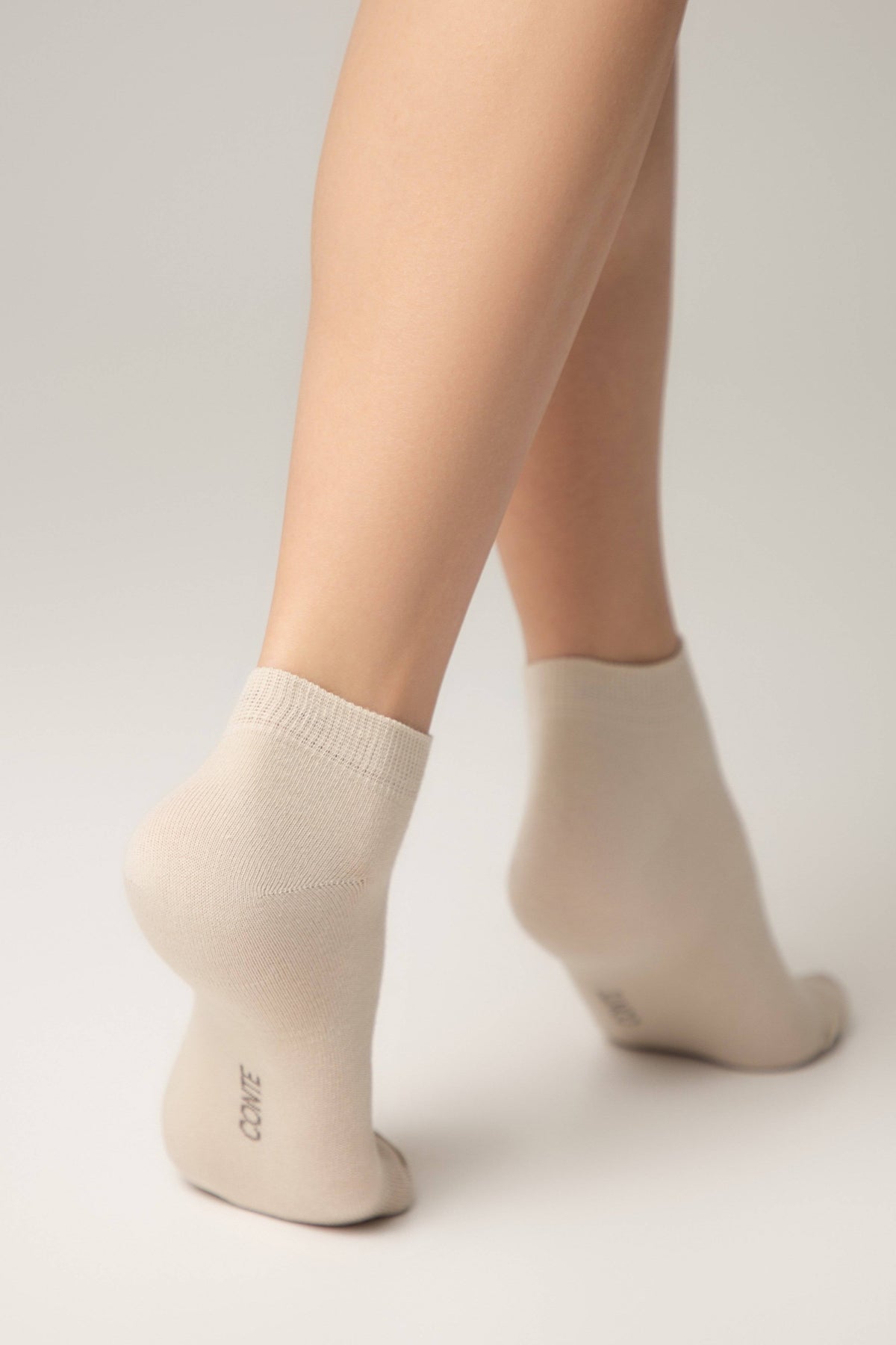 Conte cotton women's ankle 3D Socks, styled photo